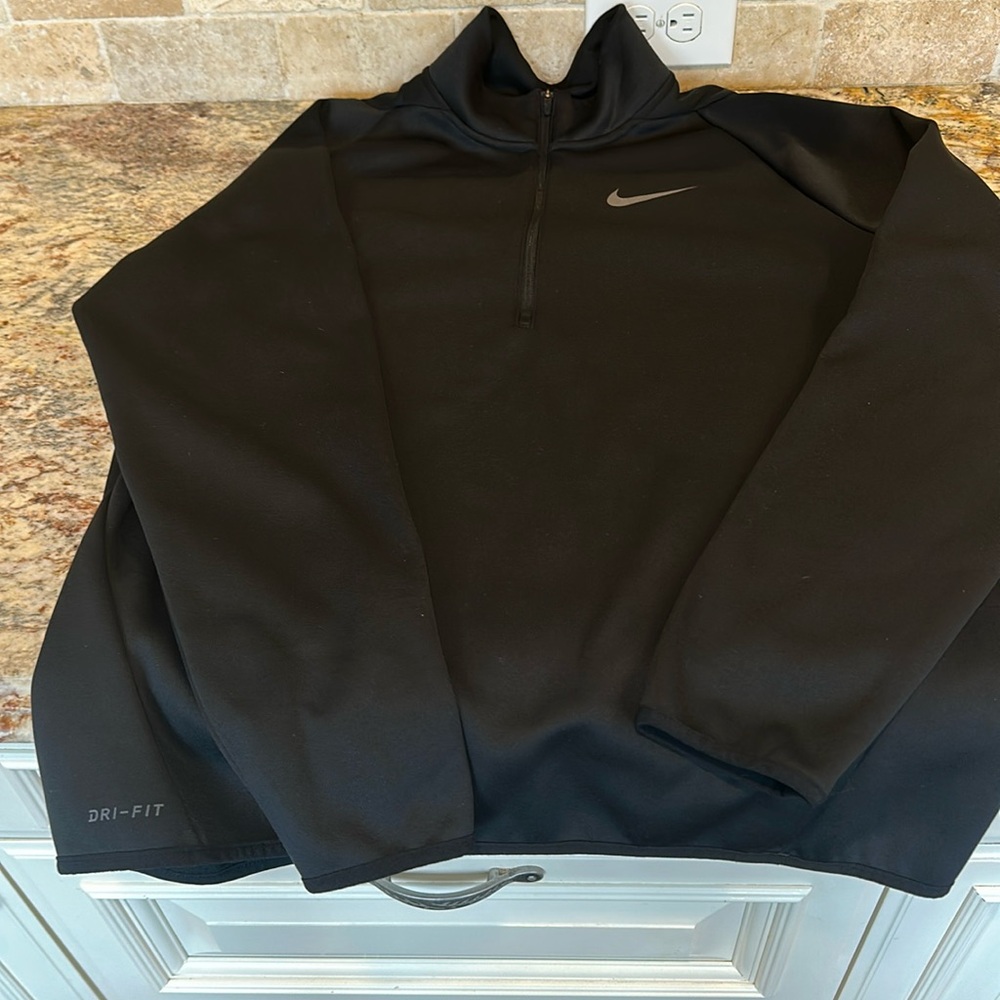Nike Drift Fit, 3/4 Zip, lightly used. Excellent condition.